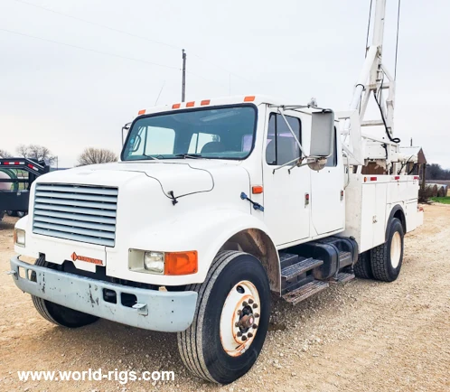 Pump Hoist Rig - Mounted on a 1990 International 4900 Truck 